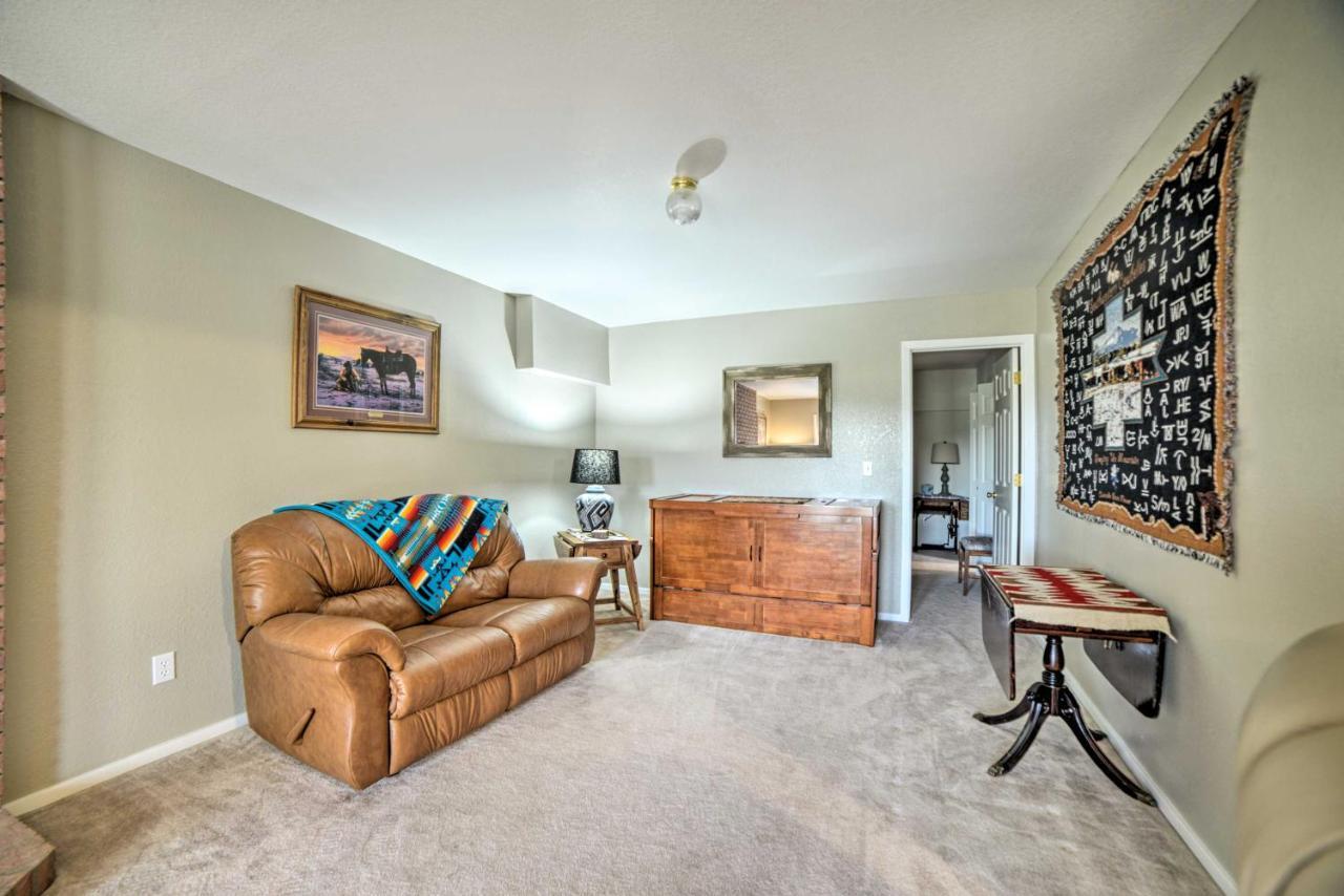 Walkout With Mtn View On Ranch Apartment *